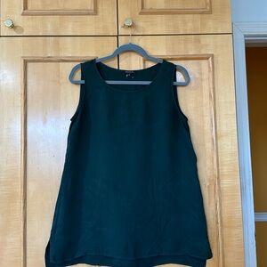 Gently worn Lafayette 148 green medium 100% silk sleevles trip🍀🍀
